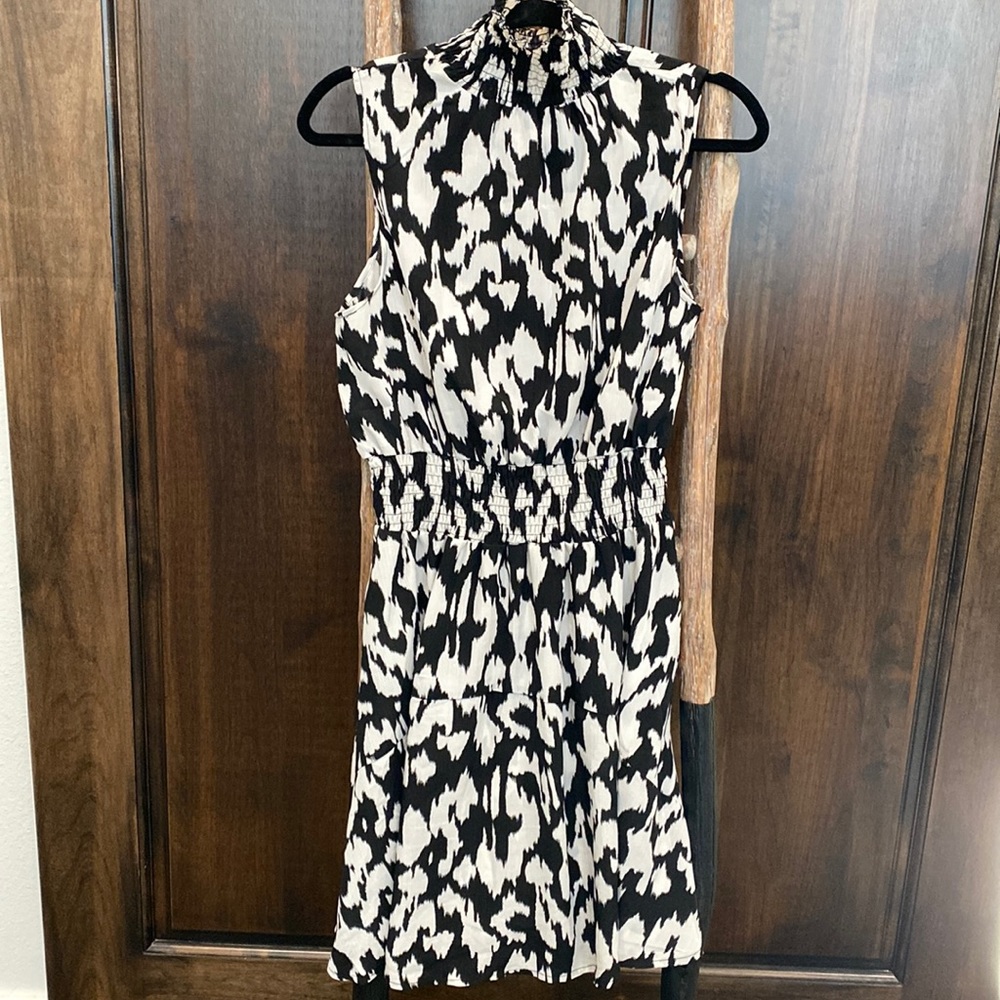 Black and White Sleeveless Blouson Dress